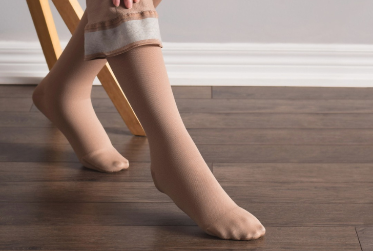 Should you sleep in compression socks? It's a common query among those seeking leg wellness.